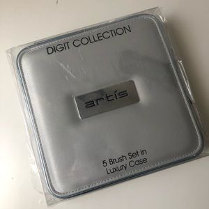 BRAND NEW artis digit collection